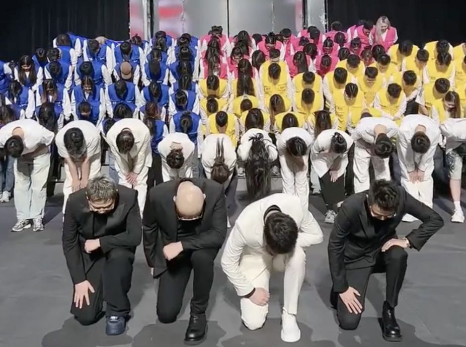 中国多名千万级网红复出 “辛巴”影片三连发!单膝下跪宣布回归