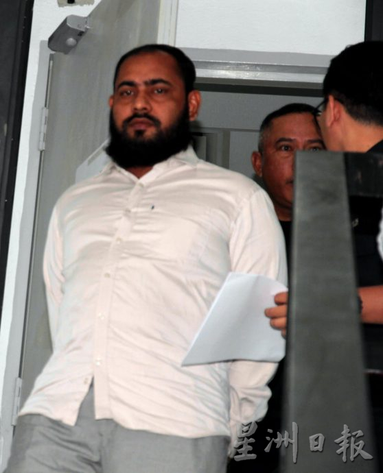 以1万贿赂移民局官员 扁担饭店主被控 认罪罚3万