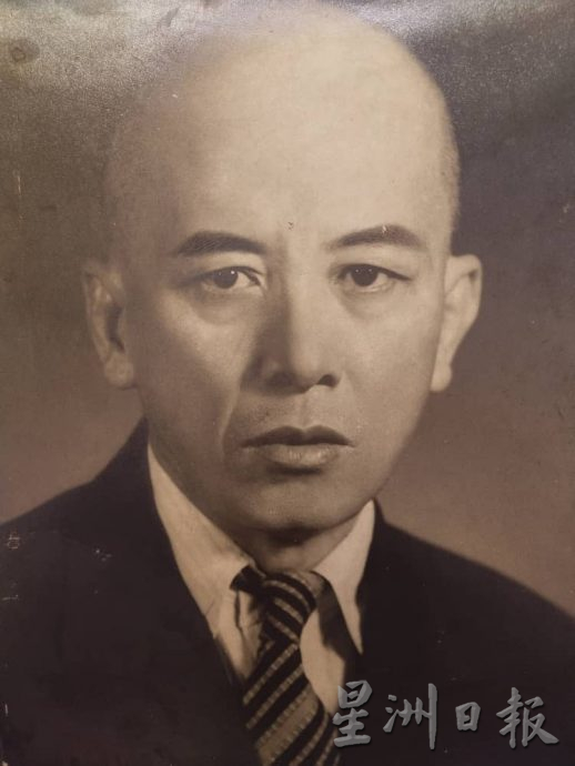 供星洲网:/50年代档口小贩 材料剩鱼头和米粉 应付饥饿顾客无心插柳研创出“鱼头米粉”