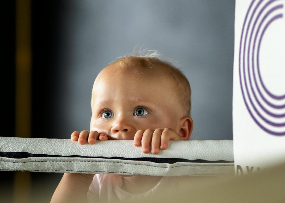 供星洲网:不喜保姆给四个月大宝宝看电视 新手妈妈:如何委婉要求?