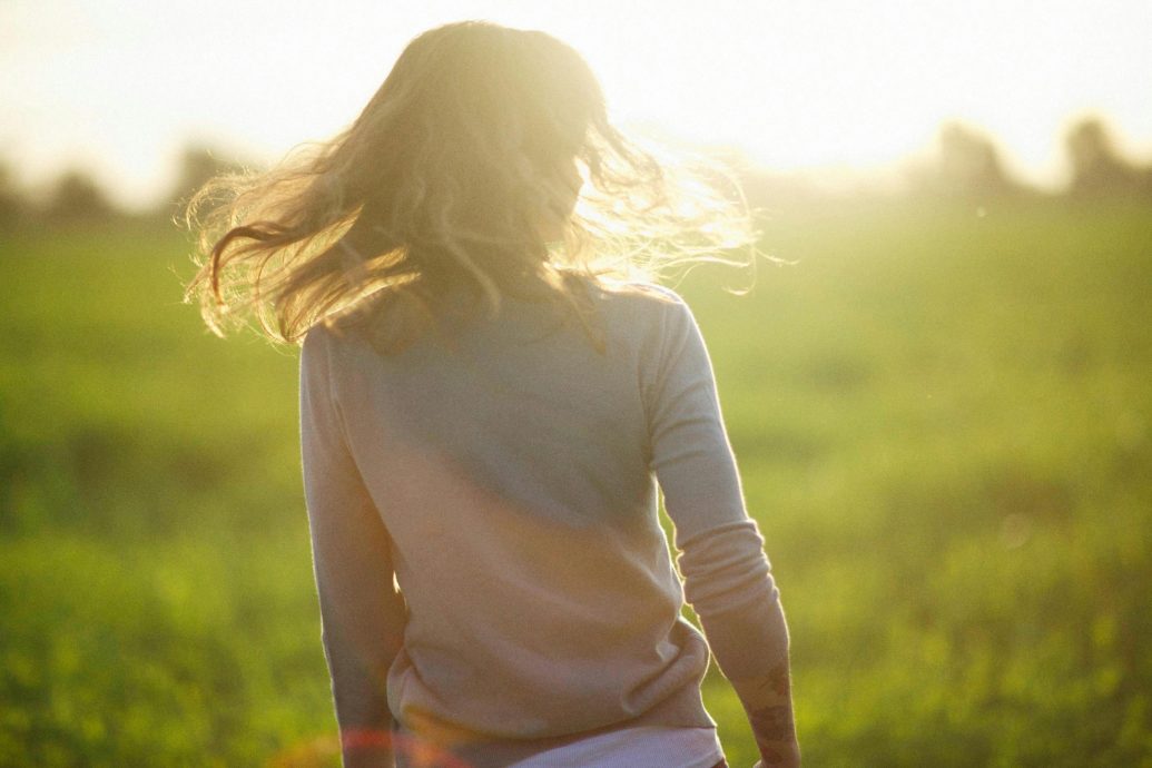 供星洲网:月薪1200男网友挨饿存钱欲求亲 女子惊讶:我工资高他8倍