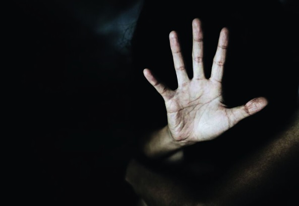 儿时懵懂不知被摸是非礼 “亲戚2死了2健在可控告吗?”