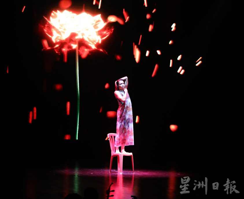 全国:不仅有动人文字,花踪也有触动人心的音乐和舞蹈