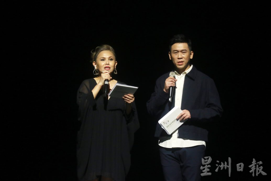 全国:不仅有动人文字,花踪也有触动人心的音乐和舞蹈