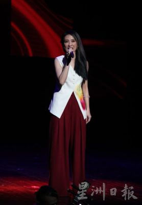 全国:不仅有动人文字,花踪也有触动人心的音乐和舞蹈