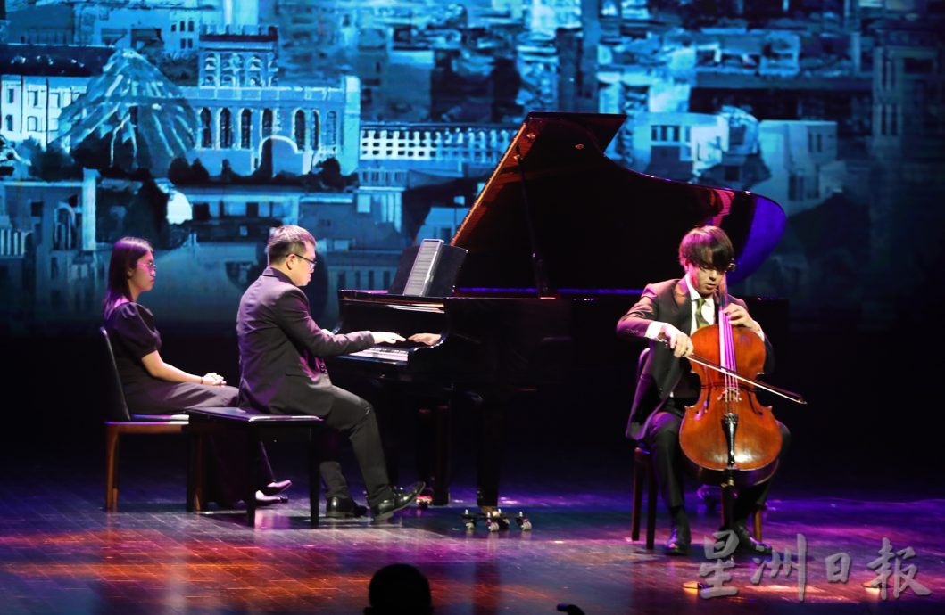 全国:不仅有动人文字,花踪也有触动人心的音乐和舞蹈