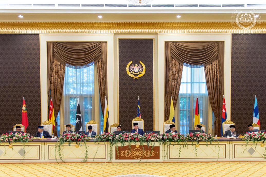 全国:副国家元首兼霹雳苏丹纳兹林沙今主持统治者理事会议