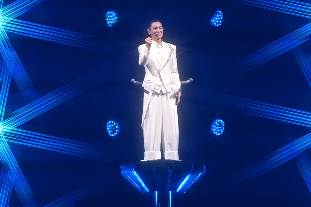 刘德华撩粉“要嫁给我啊？” 下秒自罚回家拧耳朵