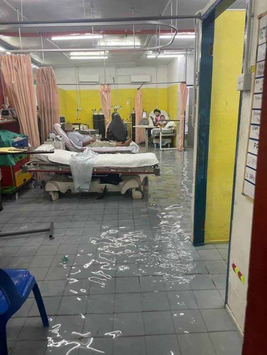 吧巴医院淹水 病患躺积水病房床上