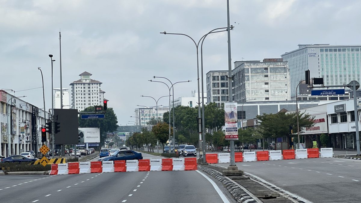 大坑重建需一年半载·附近下沉龟裂 民众忧心
