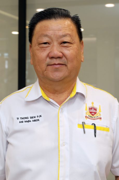 一袋米,一善举”移交仪式