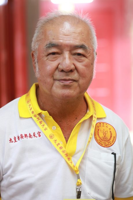 大都会封面/安邦九皇爷丐帮收入锐减,叹行情差