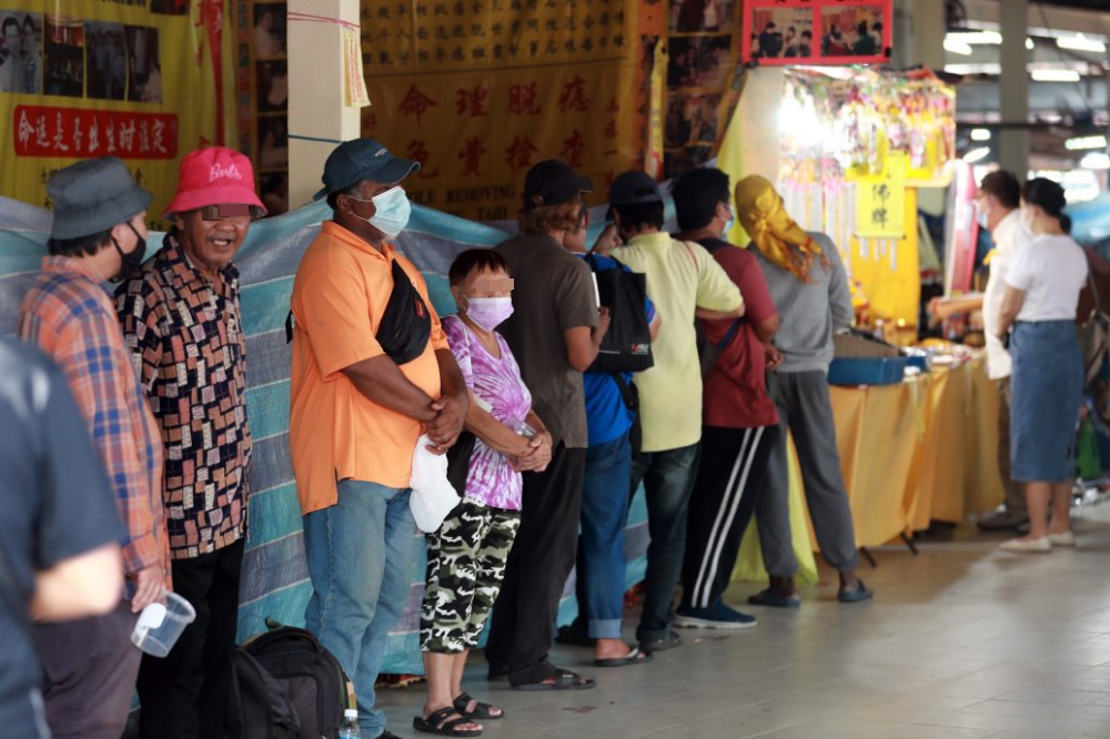 大都会封面/安邦九皇爷丐帮收入锐减,叹行情差