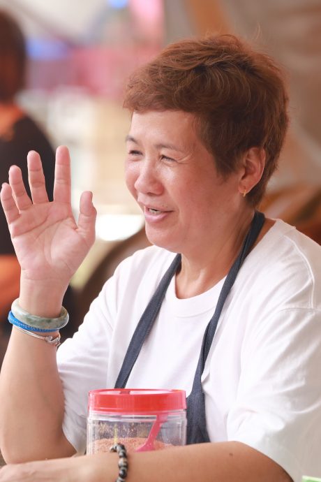 大都会封面/安邦九皇爷丐帮收入锐减,叹行情差