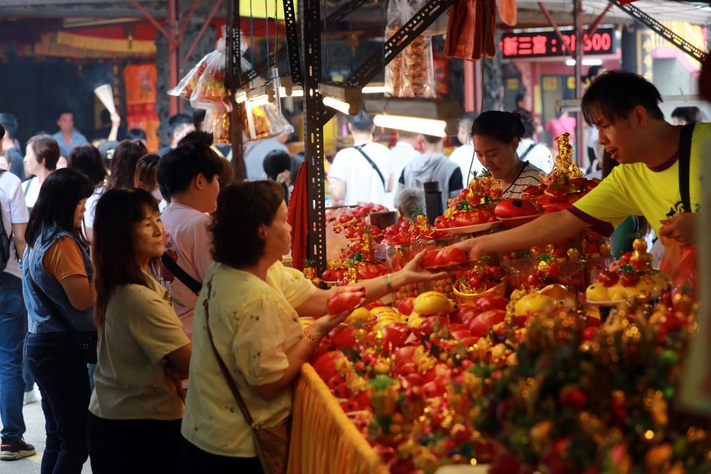 大都会封面/安邦九皇爷丐帮收入锐减,叹行情差