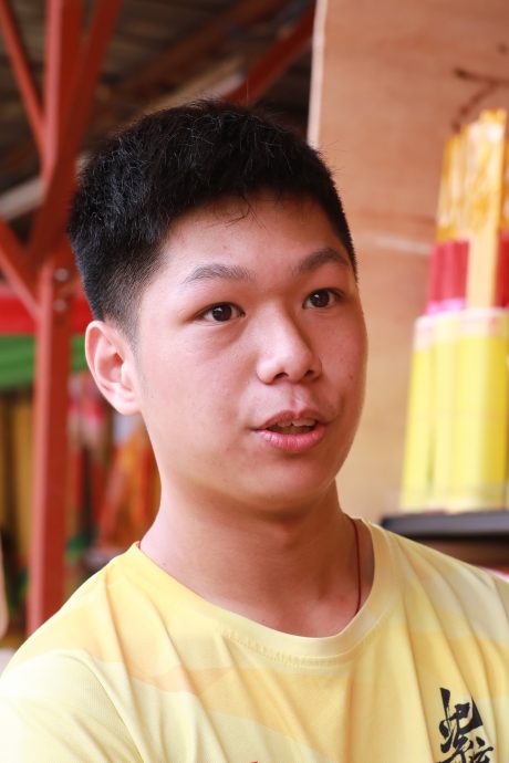 大都会封面/安邦九皇爷丐帮收入锐减,叹行情差