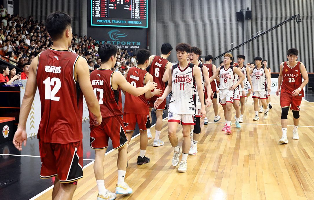 大马国际篮球邀请赛|赛后90度鞠躬谢场赢掌声 上海交大擒南虎封王