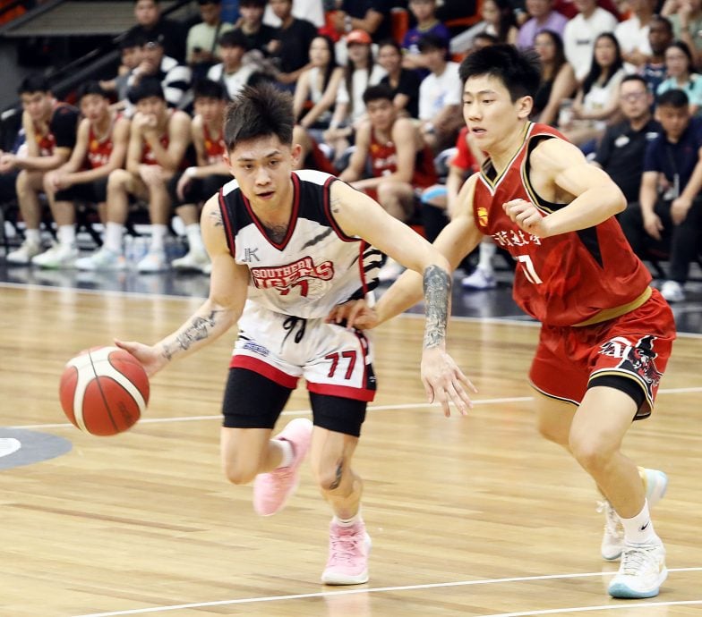 大马国际篮球邀请赛|赛后90度鞠躬谢场赢掌声 上海交大擒南虎封王