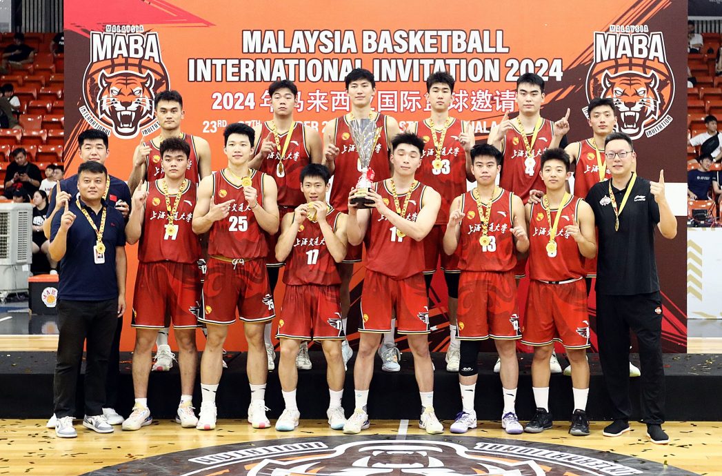 大马国际篮球邀请赛|赛后90度鞠躬谢场赢掌声 上海交大擒南虎封王