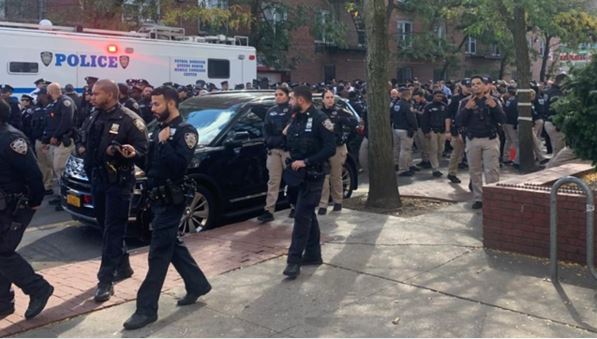 妓院比杂货店还多 上百美警扫荡纽约“淫恶街区”