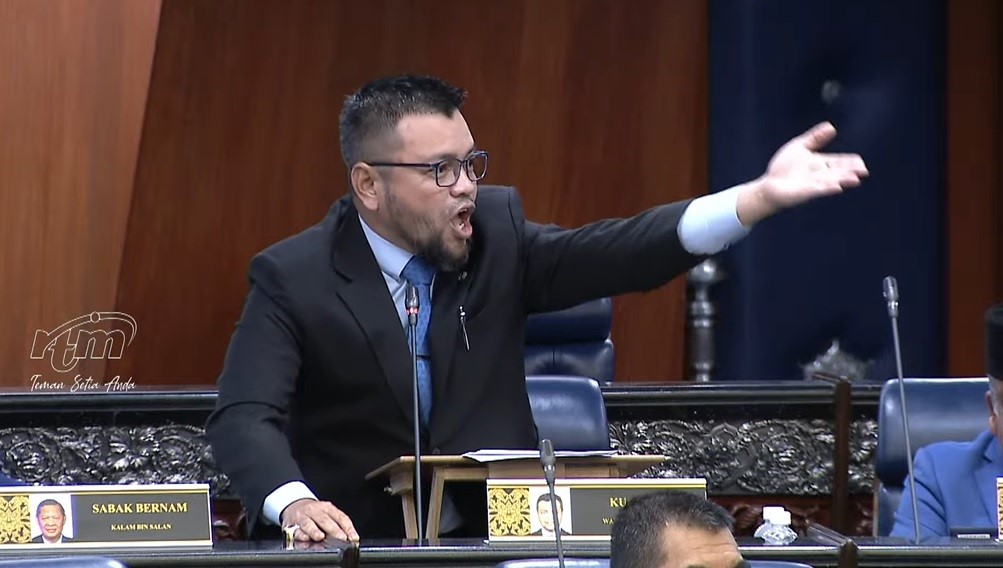 安顺挥五星旗风波/“已得公民权 勿挥他国旗” 伊党火箭议员又杠上