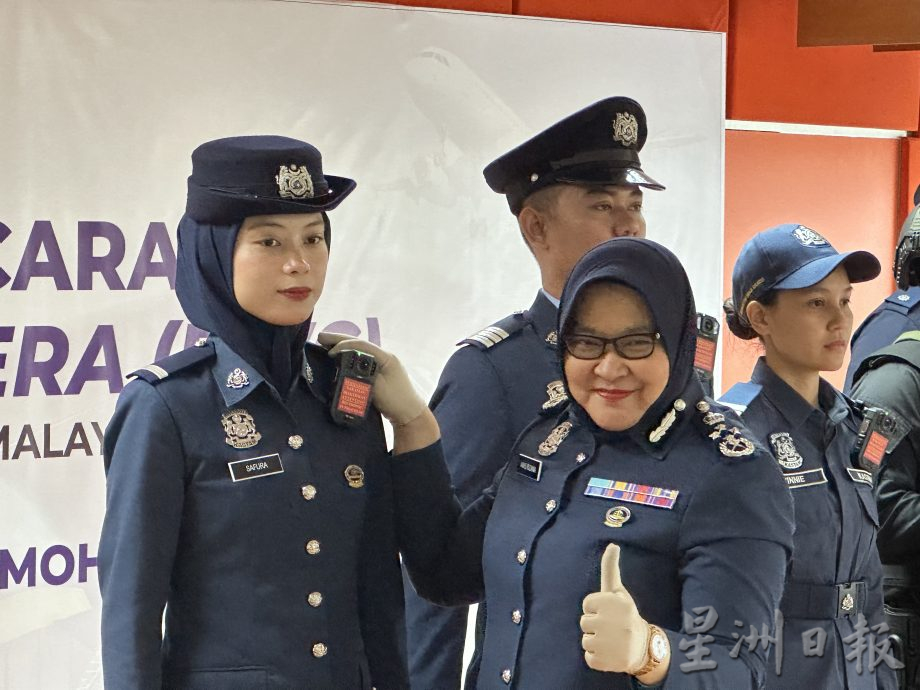 官员佩戴摄像机后投诉降 关税局总监:提升官员廉正和形象