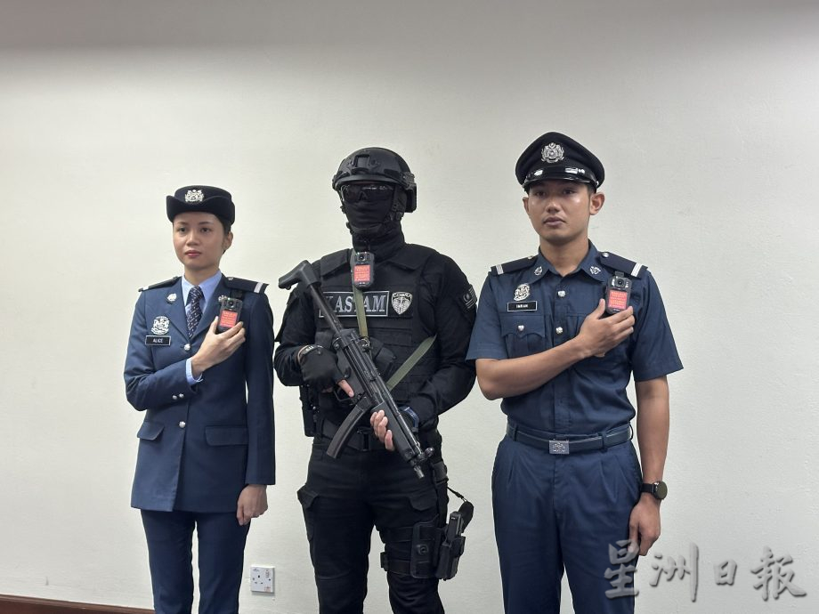 官员佩戴摄像机后投诉降 关税局总监:提升官员廉正和形象