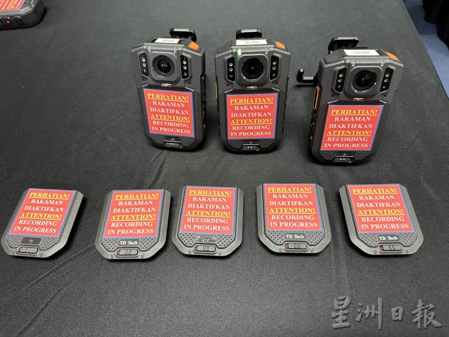 官员佩戴摄像机后投诉降 关税局总监:提升官员廉正和形象