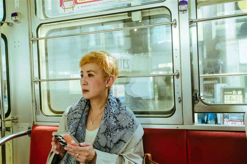 导演认拍《那场恋爱》捉襟见肘 曝吴君如先不收片酬力挺