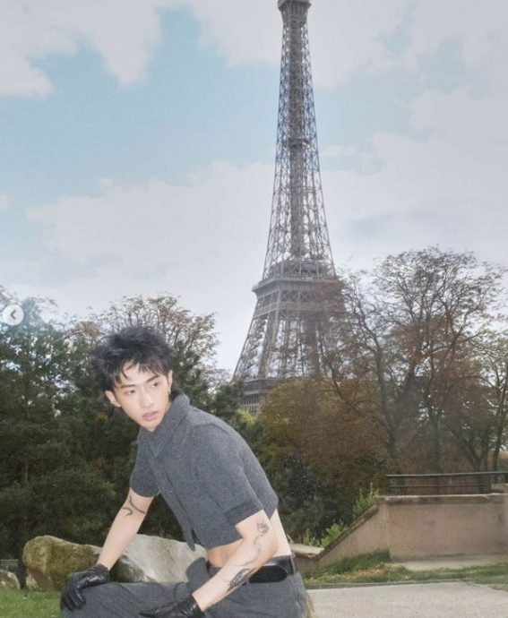 小哈利巴黎穿露肚装被批 伊能静力挺儿子做自己