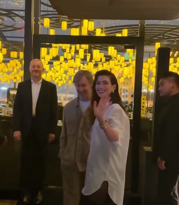 巨星同场拼红气 安妮希达薇走样?