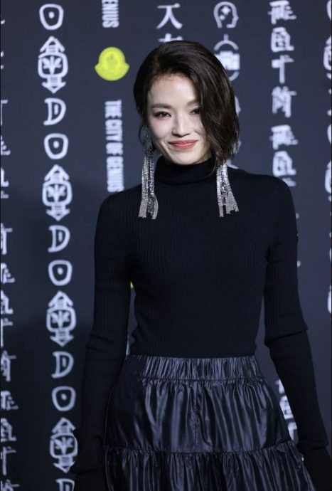 巨星同场拼红气 安妮希达薇走样?