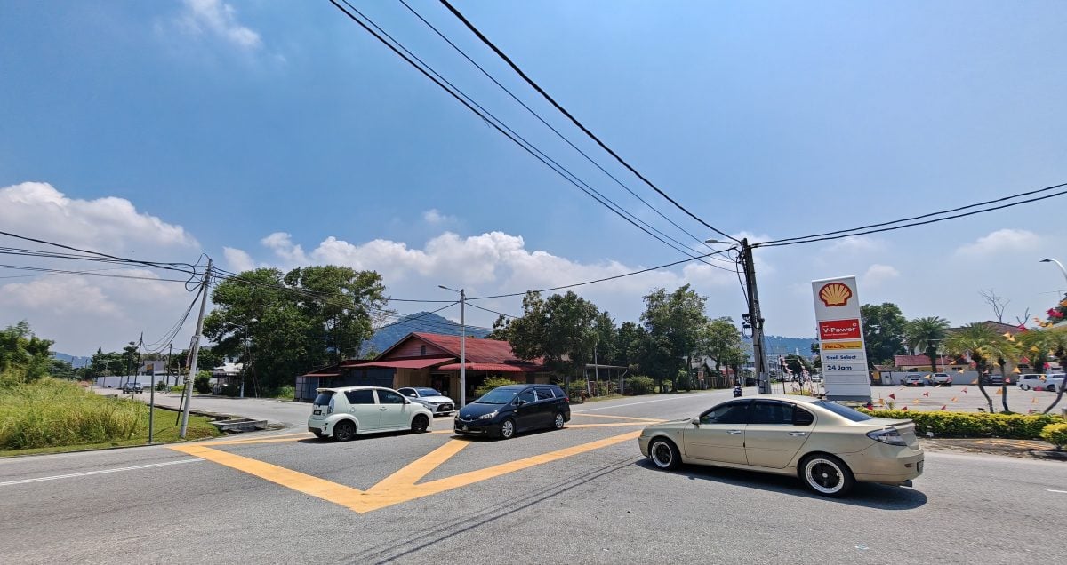 *已签发* 柔:峇班底花园十字路口车祸频生,居民盼提昇安全设施
