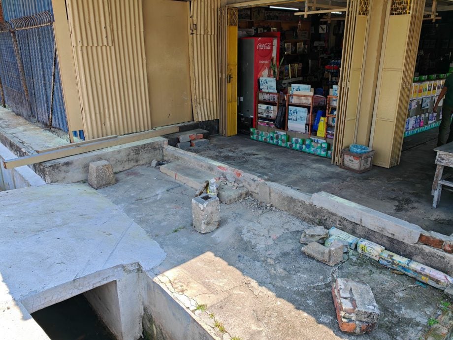 *已签发* 柔:峇班底花园十字路口车祸频生,居民盼提昇安全设施