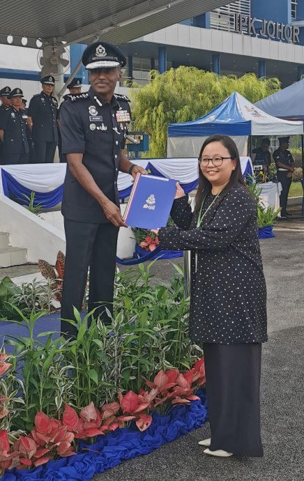 **已签发**柔:在6岁女童失踪案功不可没,2华警今被柔总警长表扬