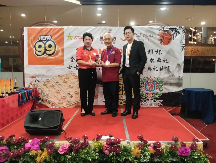 **已签发**柔:文告:全柔中小学象棋赛落幕,銮棋会荣获团体冠军