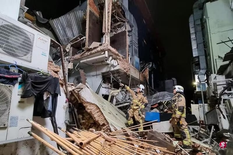 *已签发*柔:狮城二三事:2店屋疑气爆坍塌6人伤 狮城建设局令业主封锁区域