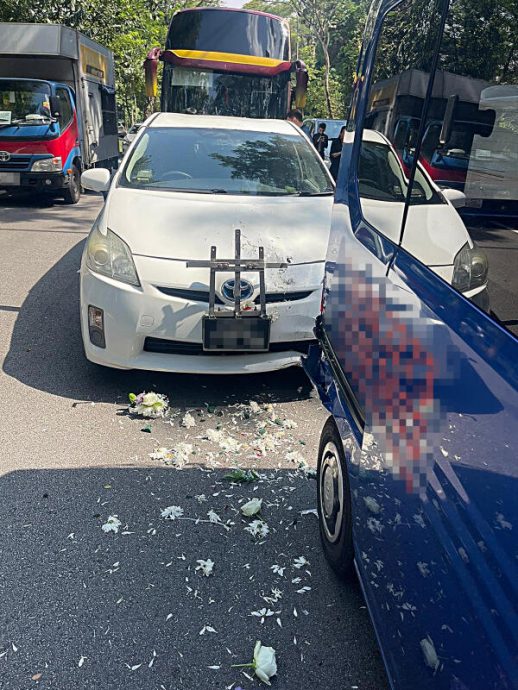 *已签发*柔:狮城二三事:往火化途中遇车祸 灵车“夹”中间