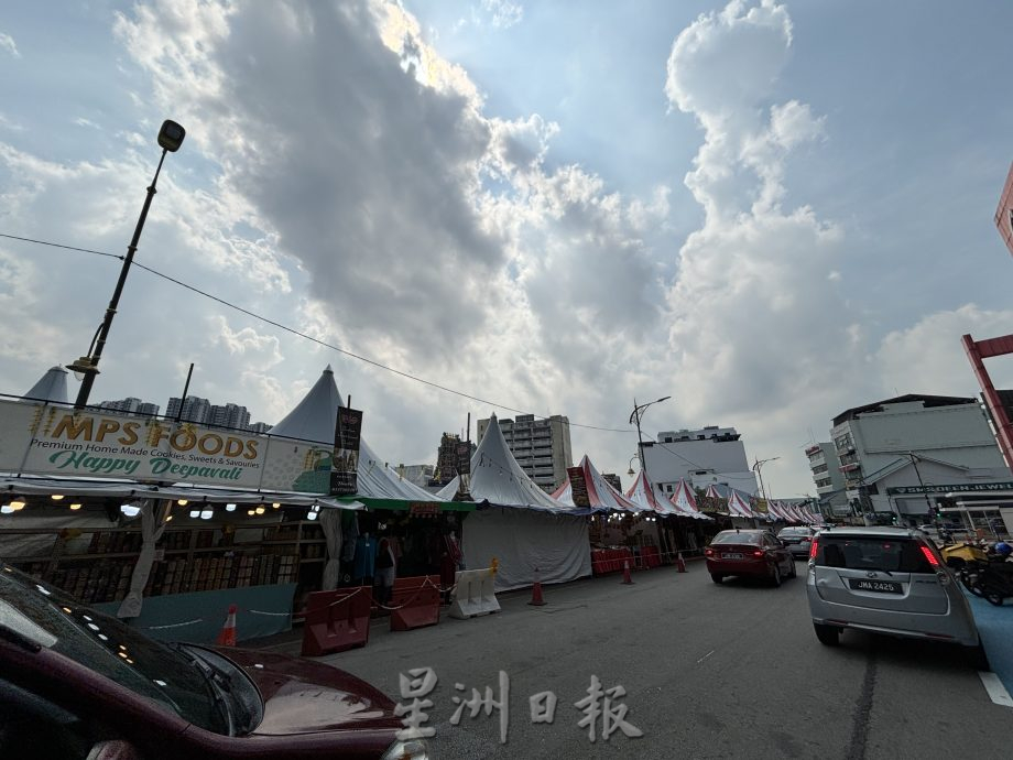 **已签发**柔:第二版头条:【特稿】:走一趟屠妖节年货市集,为印裔同胞选购好礼