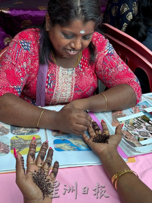 **已签发**柔:第二版头条:【特稿】:走一趟屠妖节年货市集,为印裔同胞选购好礼