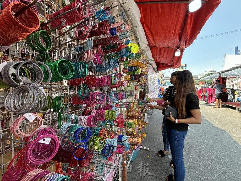 **已签发**柔:第二版头条:【特稿】:走一趟屠妖节年货市集,为印裔同胞选购好礼