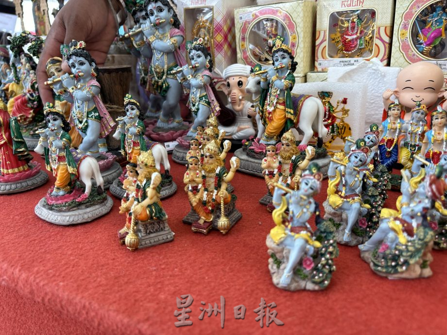 **已签发**柔:第二版头条:【特稿】:走一趟屠妖节年货市集,为印裔同胞选购好礼