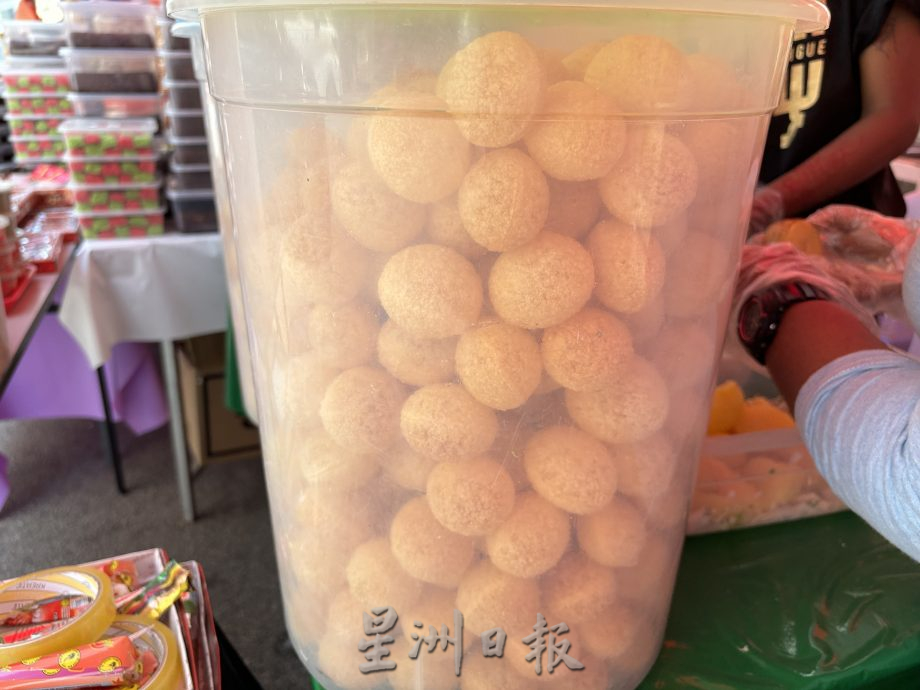 **已签发**柔:第二版头条:【特稿】:走一趟屠妖节年货市集,为印裔同胞选购好礼