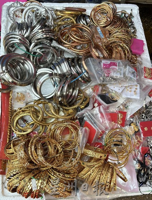 **已签发**柔:第二版头条:【特稿】:走一趟屠妖节年货市集,为印裔同胞选购好礼