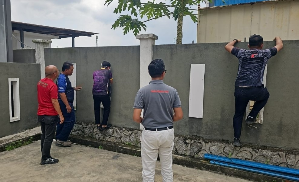 已签发(版3头)大都会/利丰工业区飘刺鼻异味,源头是回收大油箱“黑油”/5图