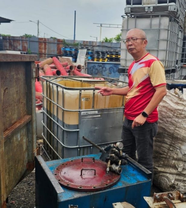 已签发(版3头)大都会/利丰工业区飘刺鼻异味,源头是回收大油箱“黑油”/5图