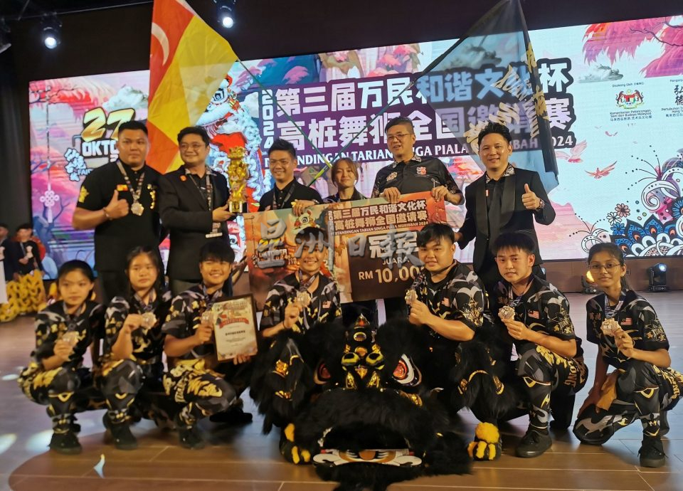 必下-大都会:第三届“万民和谐文化杯”高桩舞狮全国邀请赛,雪州万挠玄龙体育会狮队夺冠/8图