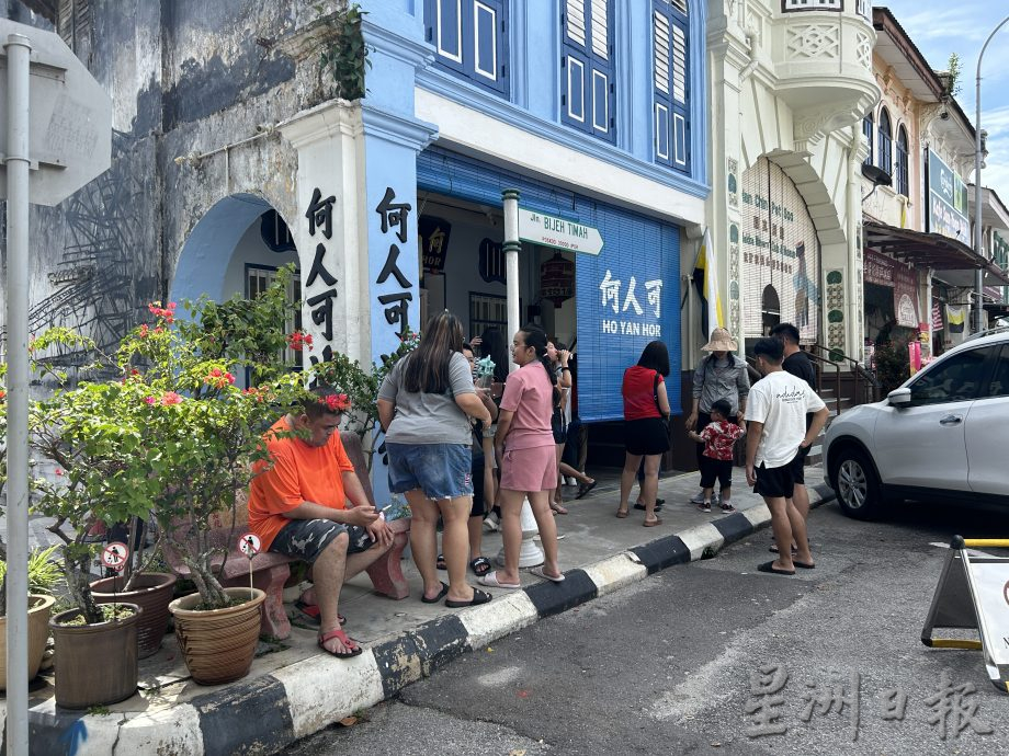 怡保街场现人潮 4天连假好热闹