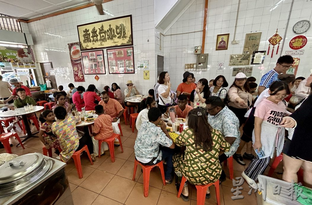 怡保街场现人潮 4天连假好热闹