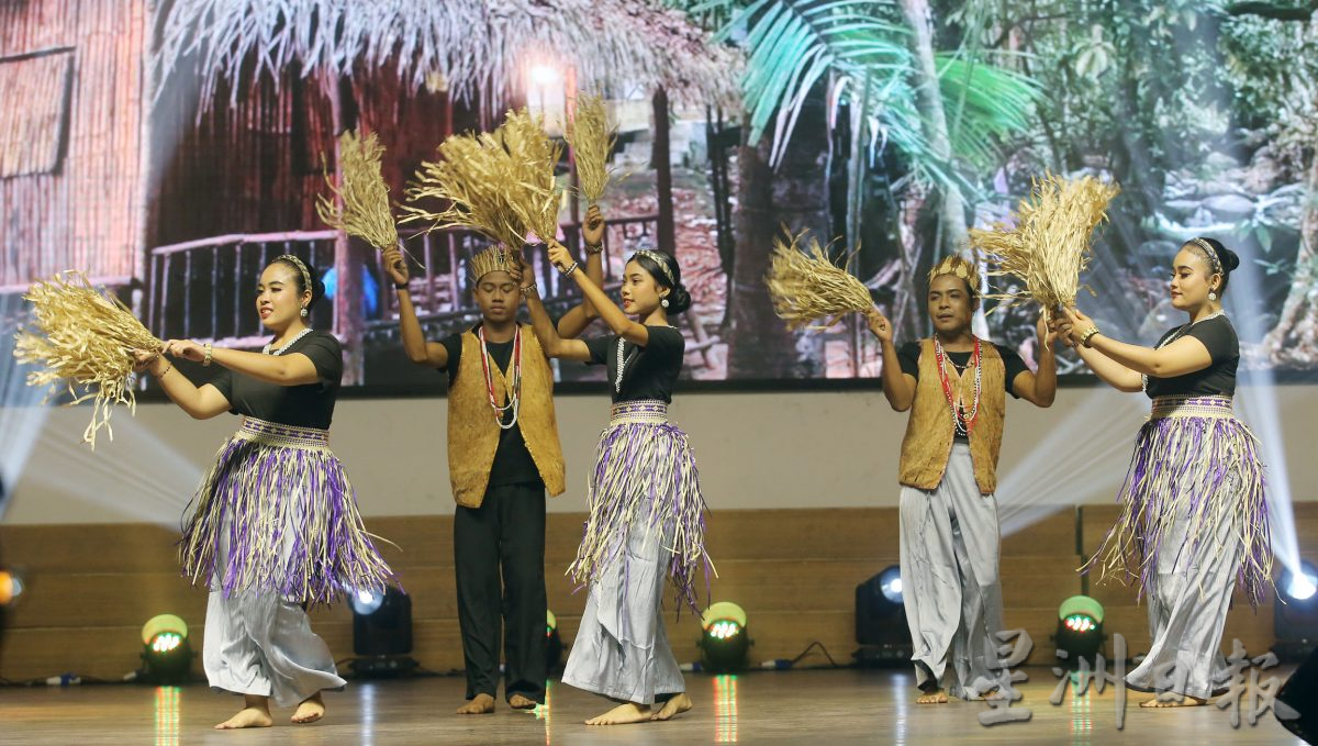 情义95报庆晚宴 歌声音乐舞蹈精彩纷呈